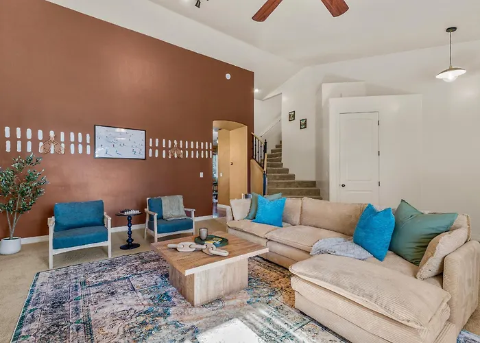 Holiday home Cozy 4br Near - Firepit & Pool Table *