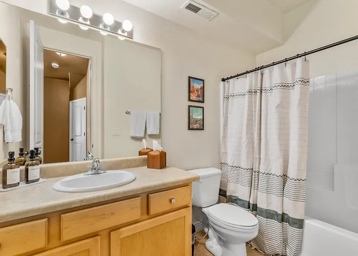Cozy 4br Near - Firepit & Pool Table Holiday home